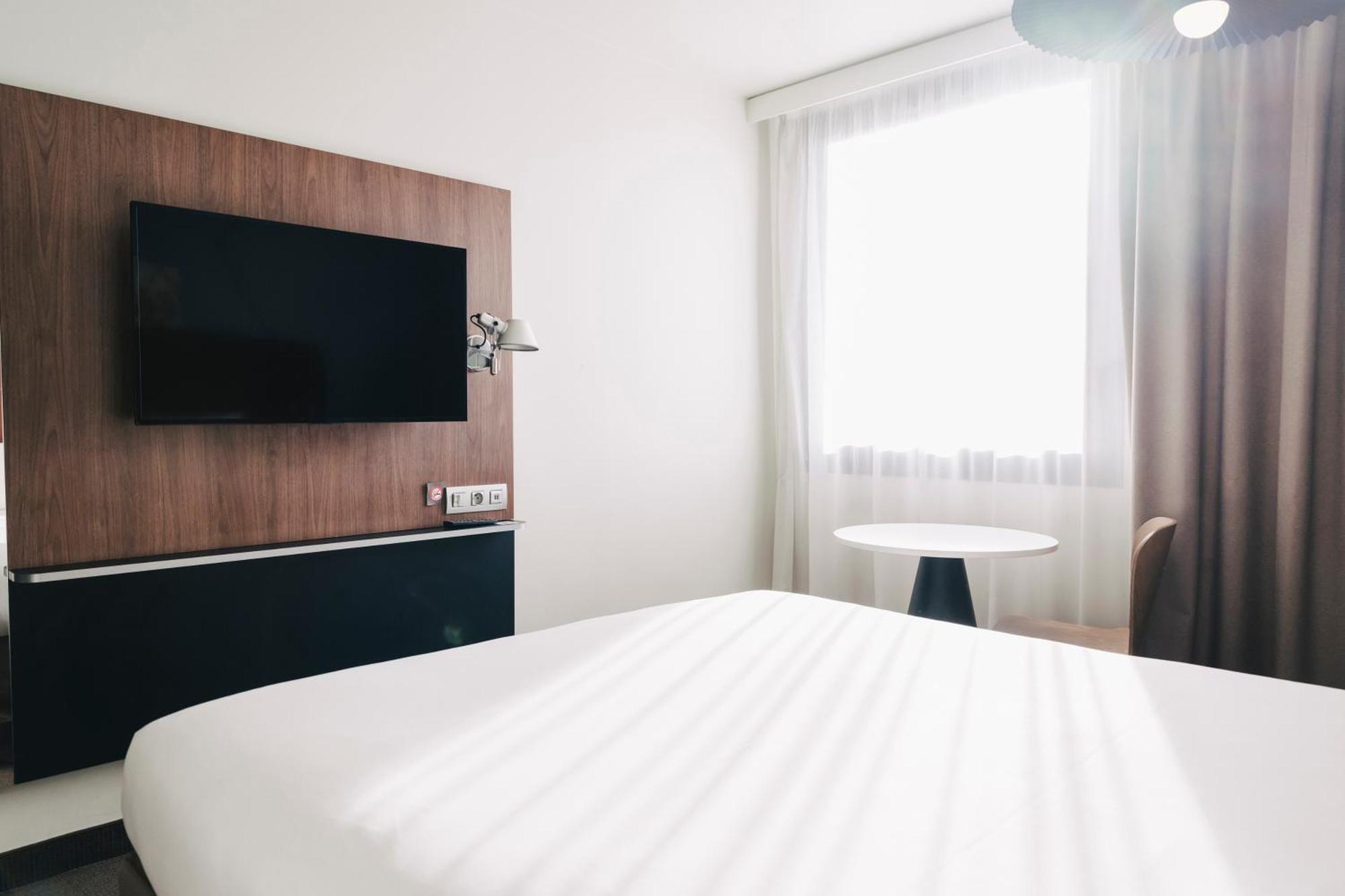 Hotel Ibis Centre Rive Gauche Mermoz 3*