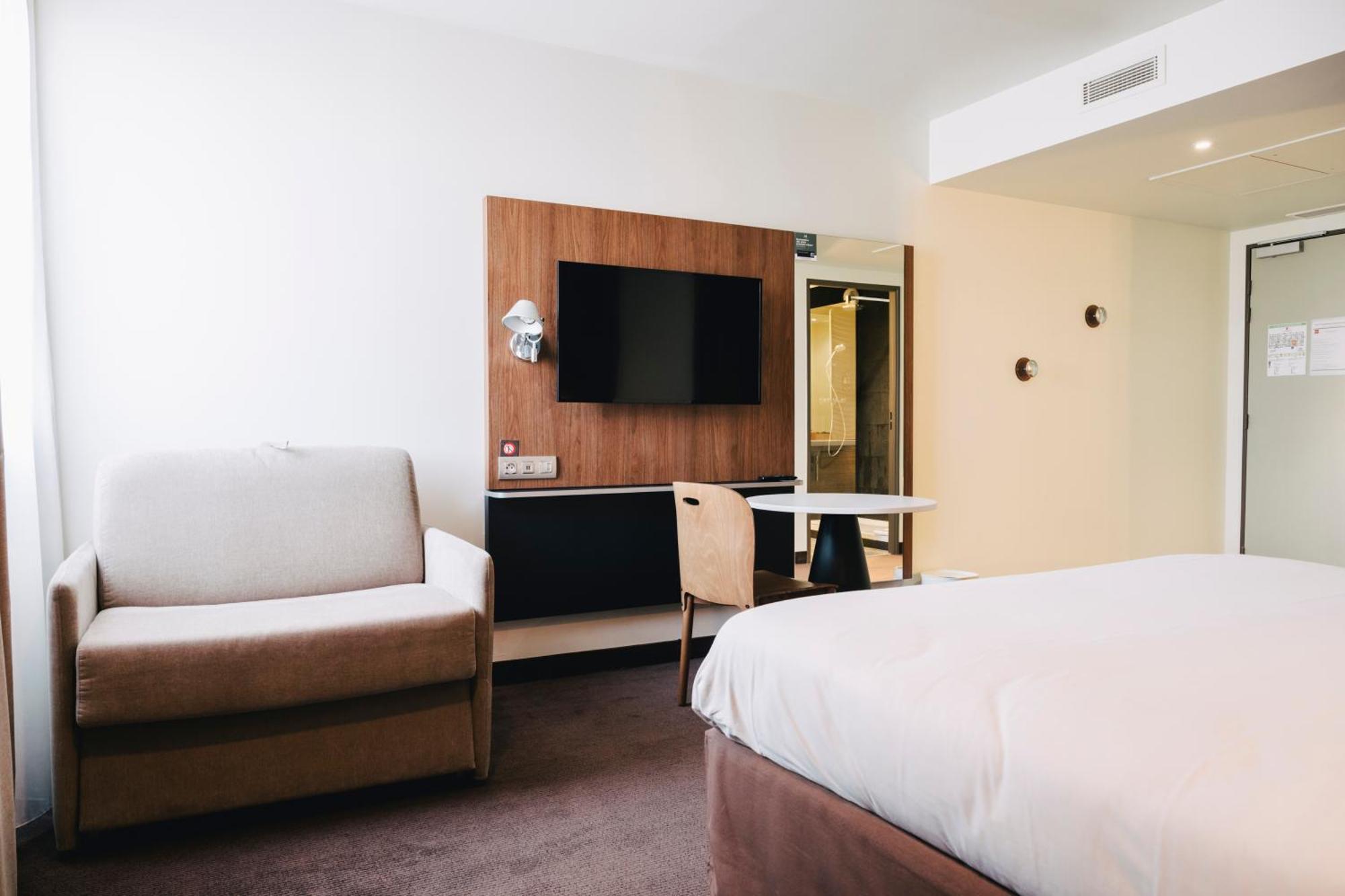 Ibis Centre Rive Gauche Mermoz Hotel 3*