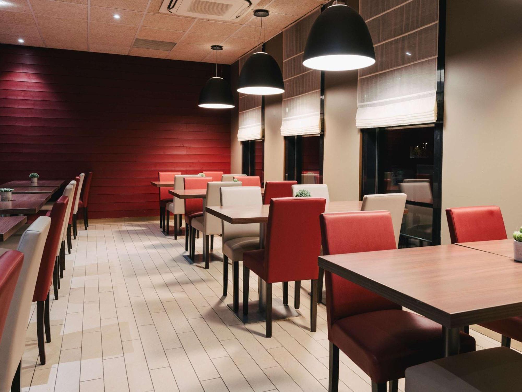 Ibis Centre Rive Gauche Mermoz Hotel