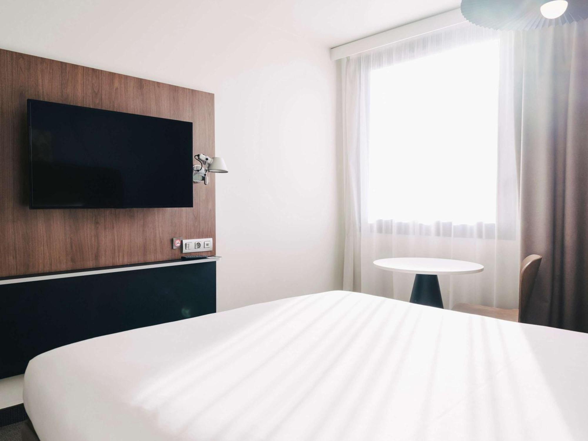 Hotel Ibis Centre Rive Gauche Mermoz 3*